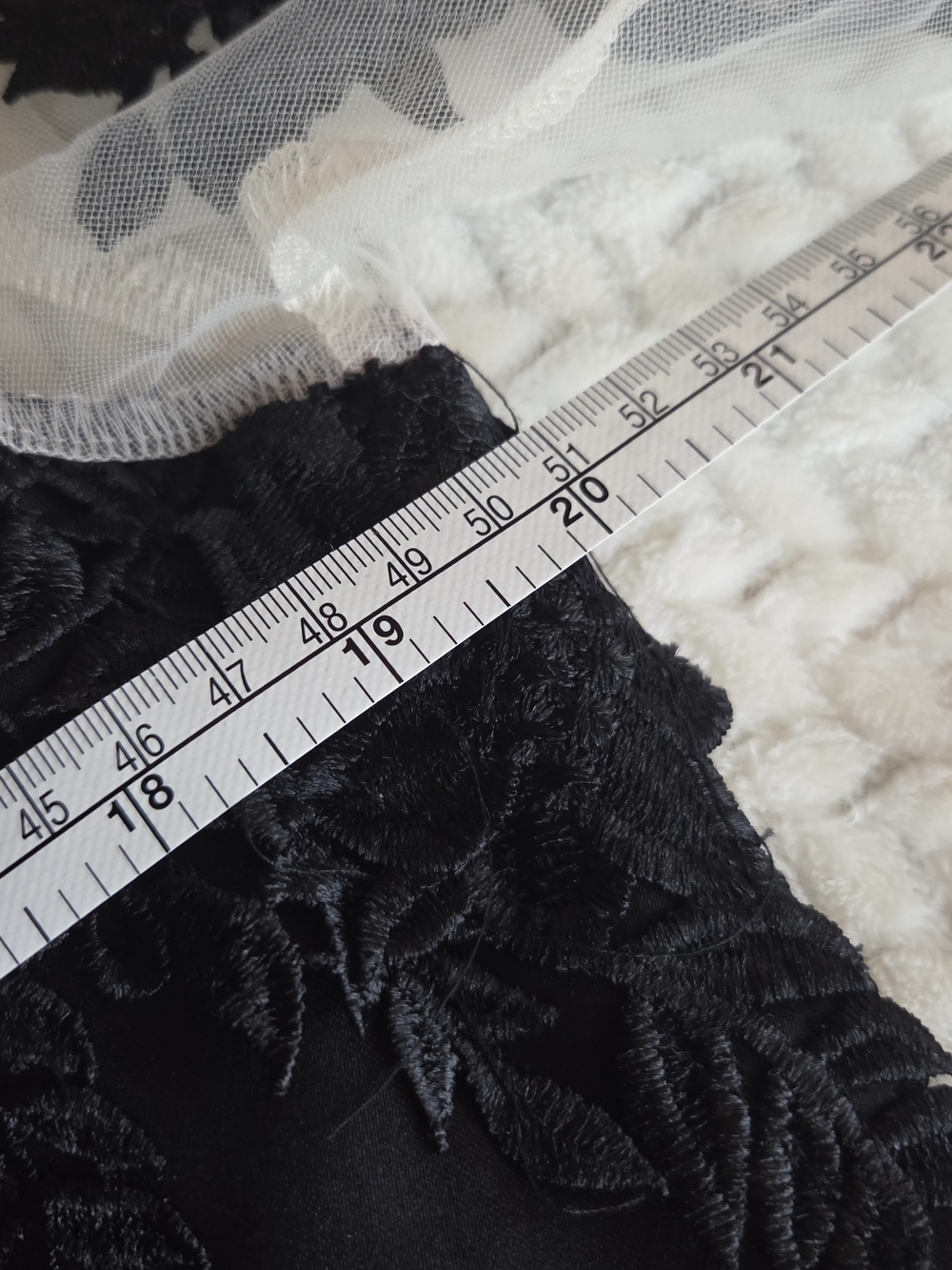 Elegant Black Lace Appliqué Midi Dress - Picture 4 of 12